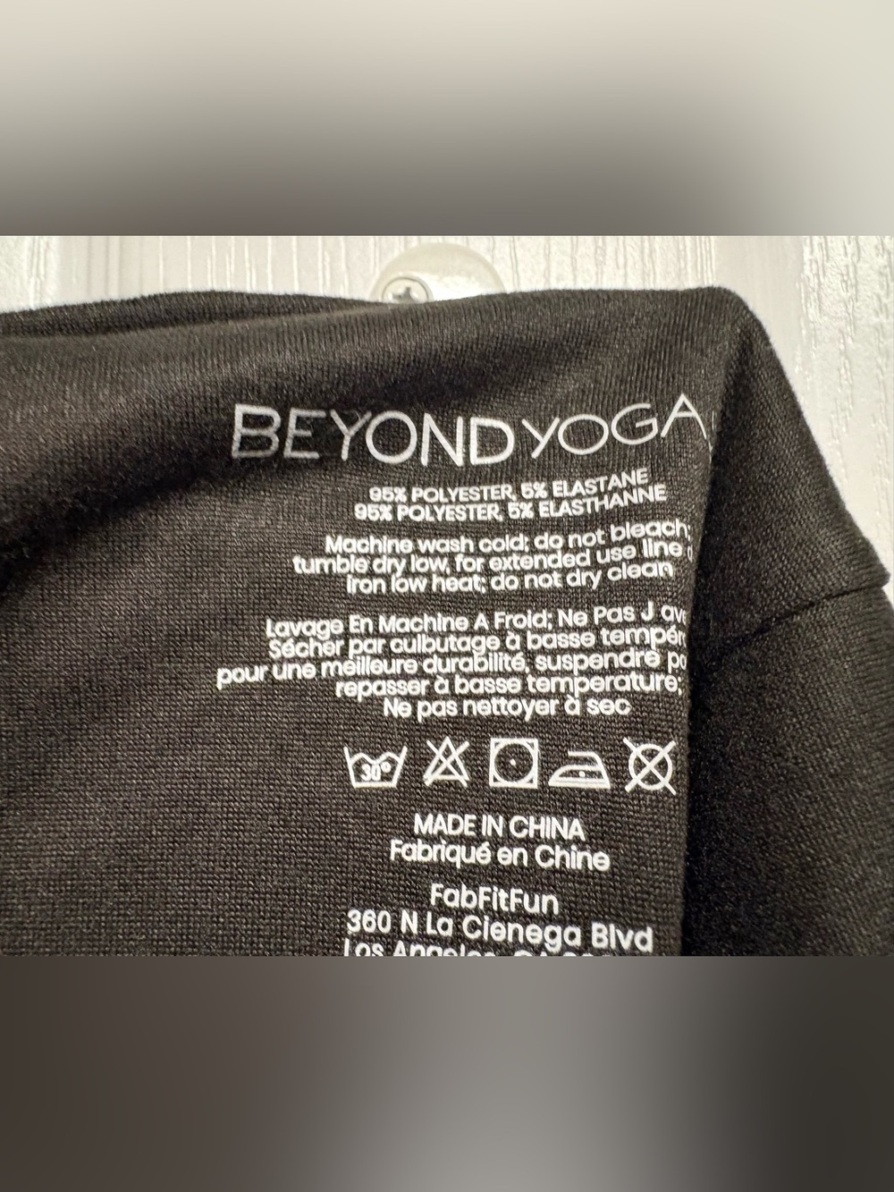 NWT Beyond Yoga Black Infinity Scarf with Hidden Zip Pocket - Picture 4 of 5